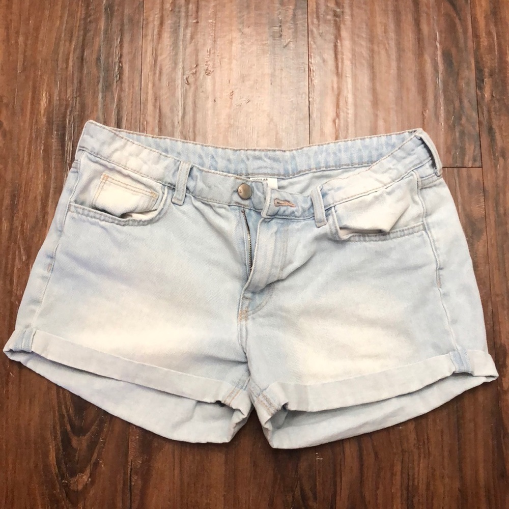 Light jean shorts
